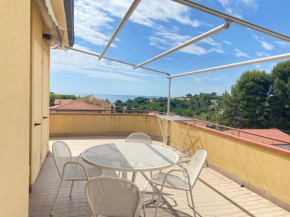 Numana, 600 mt mare trilocale con ampia terrazza vista mare